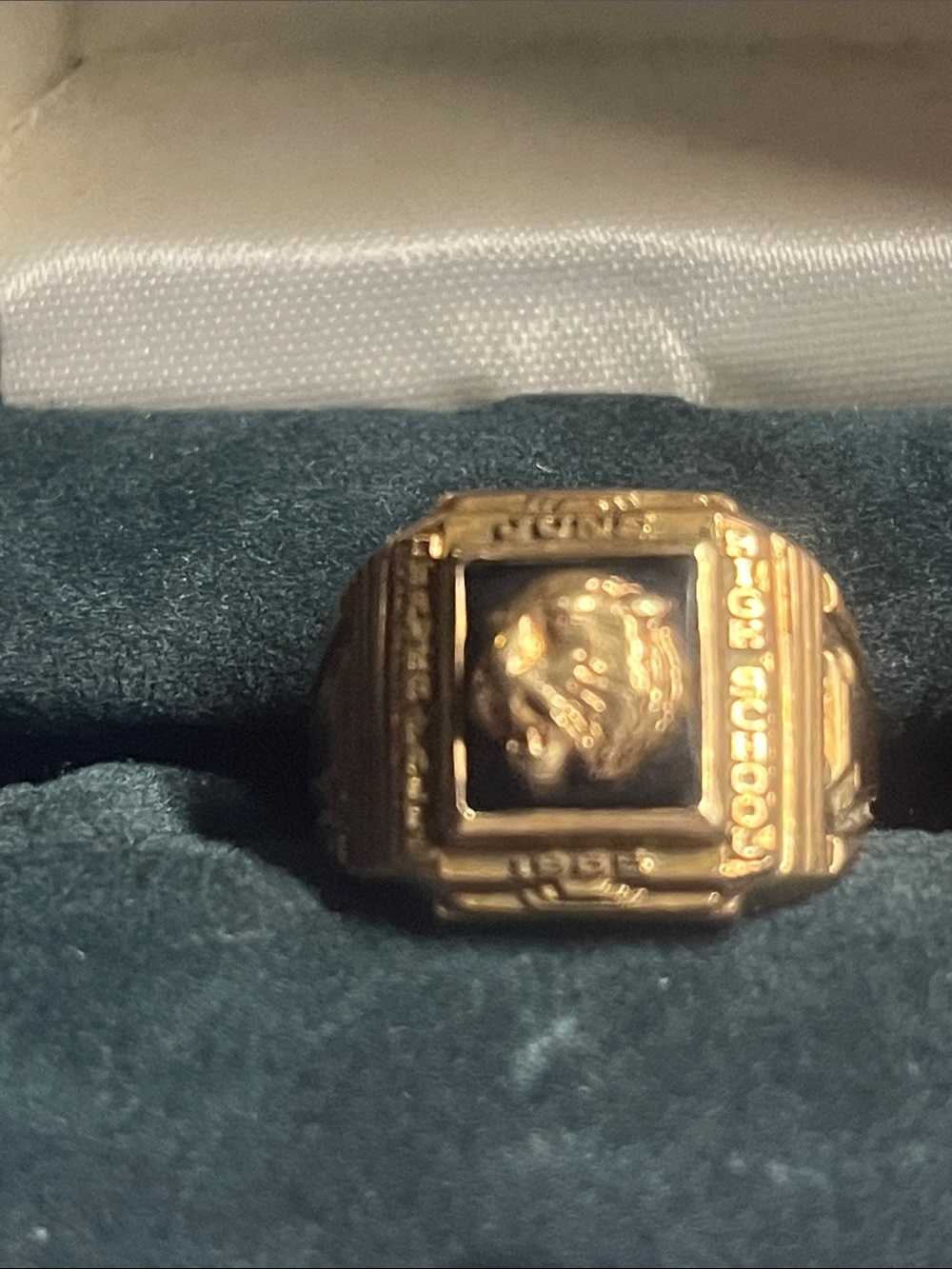 Vintage 1965 Solid 10K Gold Class Ring - Dieges & Clust (8g)